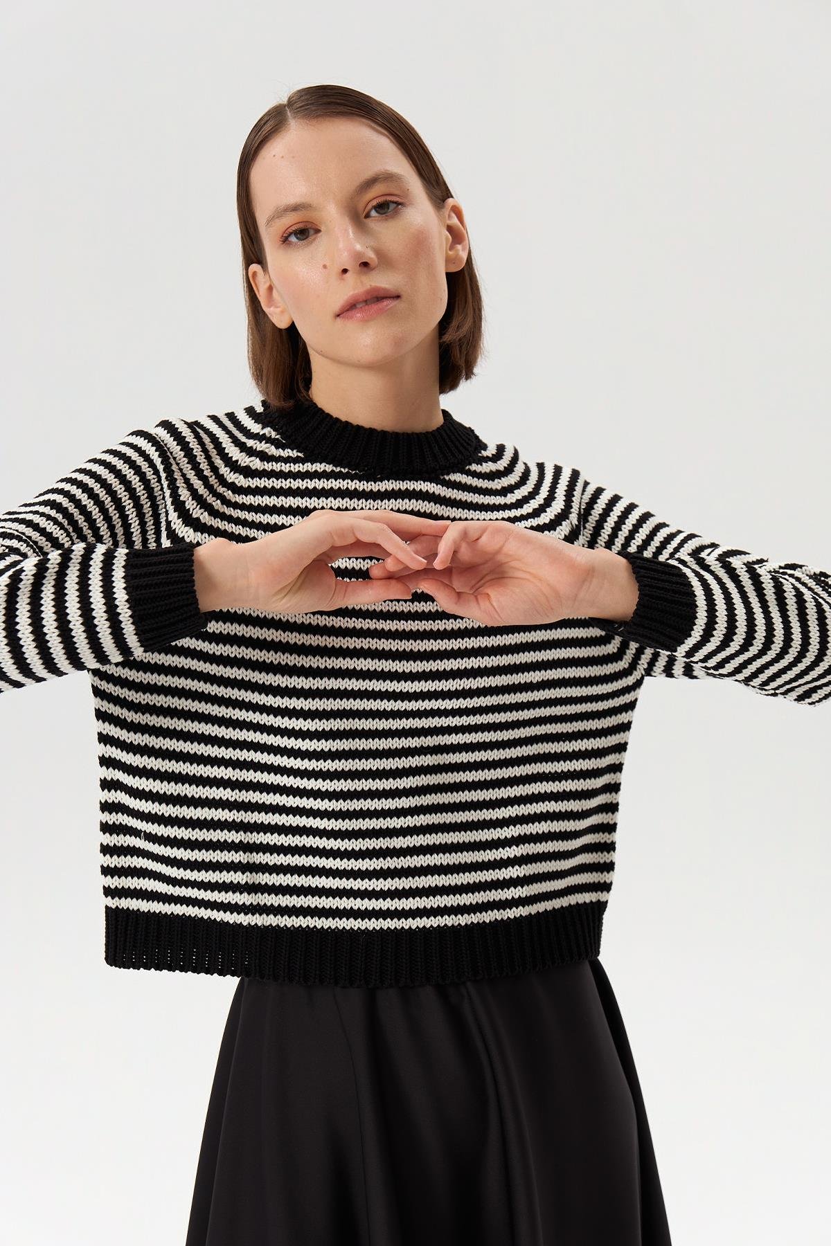 celine-triko-kisa-kazak-siyah-beyaz-f26-8a